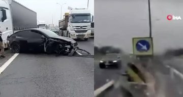 Otopilot Modundaki Tesla Ters Yöne Saptı: Korku Dolu Anlar Kameralara Yansıdı