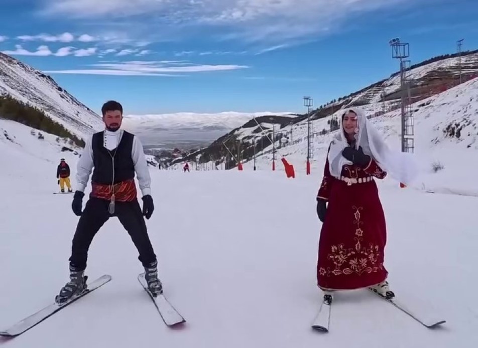 Palandöken Kayak Merkezi’nde Gece Kayakları Görsel Şölen Sunuyor