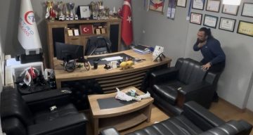 Sağlık Çalışanı Kendi Uyguladığı Heimlich Manevrasıyla Hayatını Kurtardı