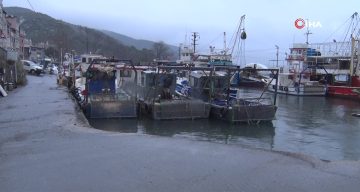 Sarıyer’de Otomobil Denize Uçtu: Civardaki Vatandaşlar Sürücüyü Kurtardı