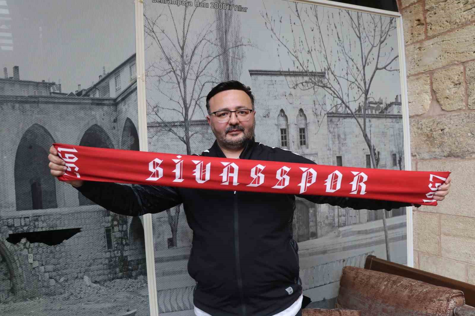 Sevgililer Gününde Eşini Geride Bırakıp Sivasspor Maçına Koştu