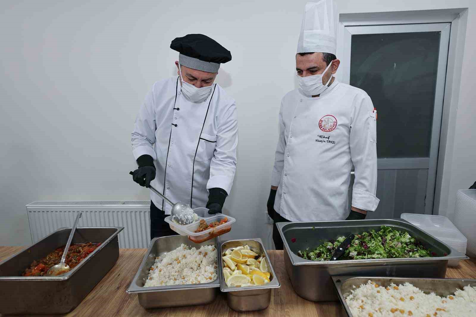 Sivas Belediyesi, Ramazan Ayında 400 Aileye İftar Yemeği Ulaştırıyor