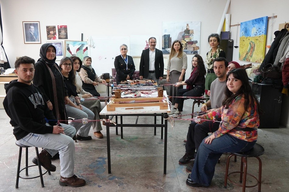 Sivas Cumhuriyet Üniversitesinde Geleneksel Çarpana Dokuma Sanatı Canlandırıldı