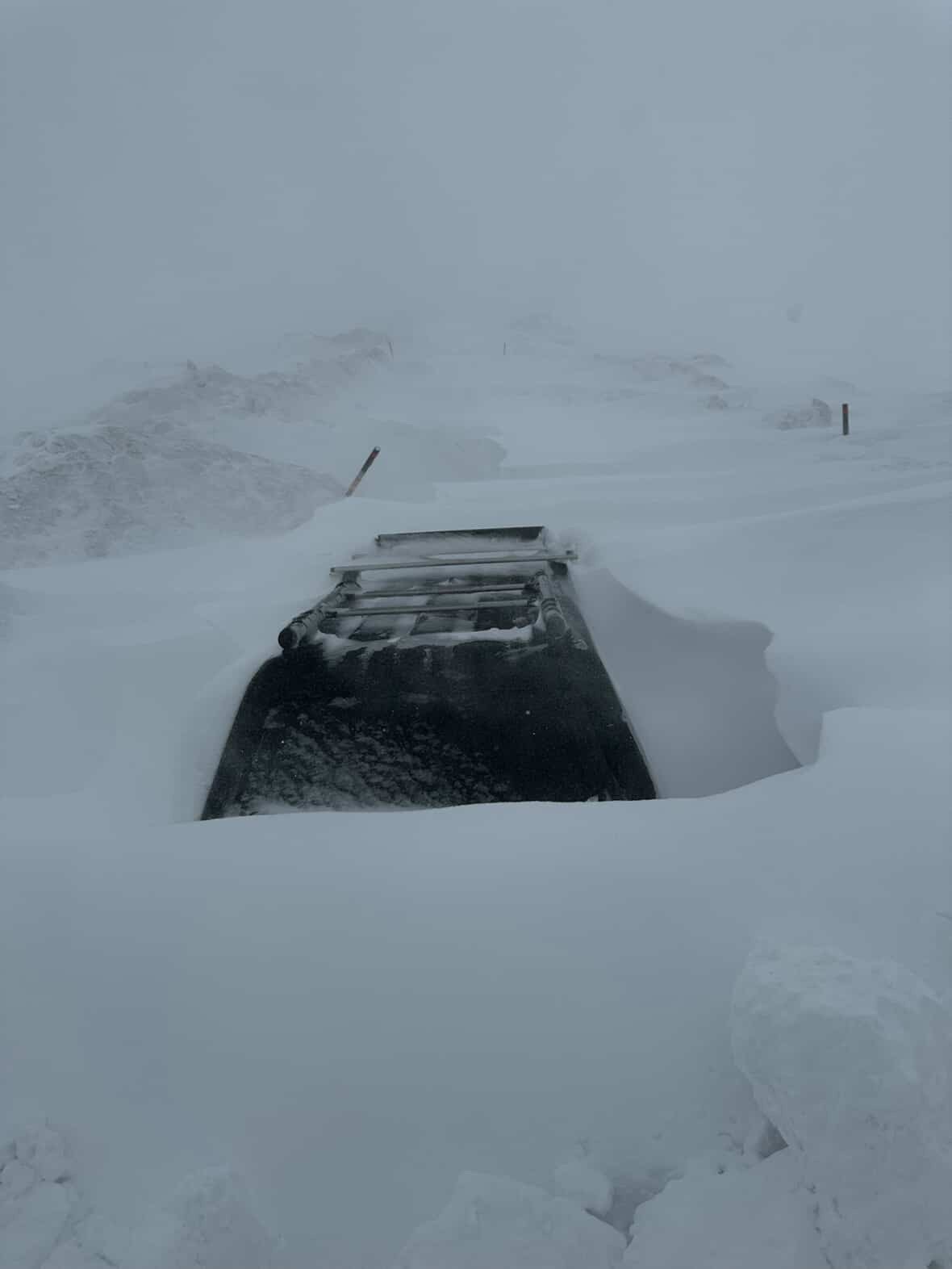 Sivas Divriği’de Yoğun Kar Yağışı Hayatı Felç Etti
