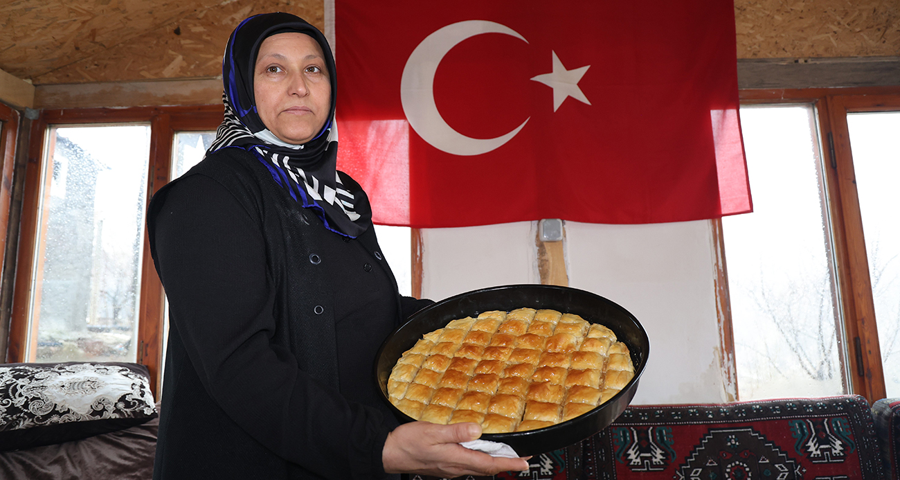 Sivas’ın Geleneksel Tatlısı ‘Unlu Baklava’ Sofralarımıza Geri Dönüyor