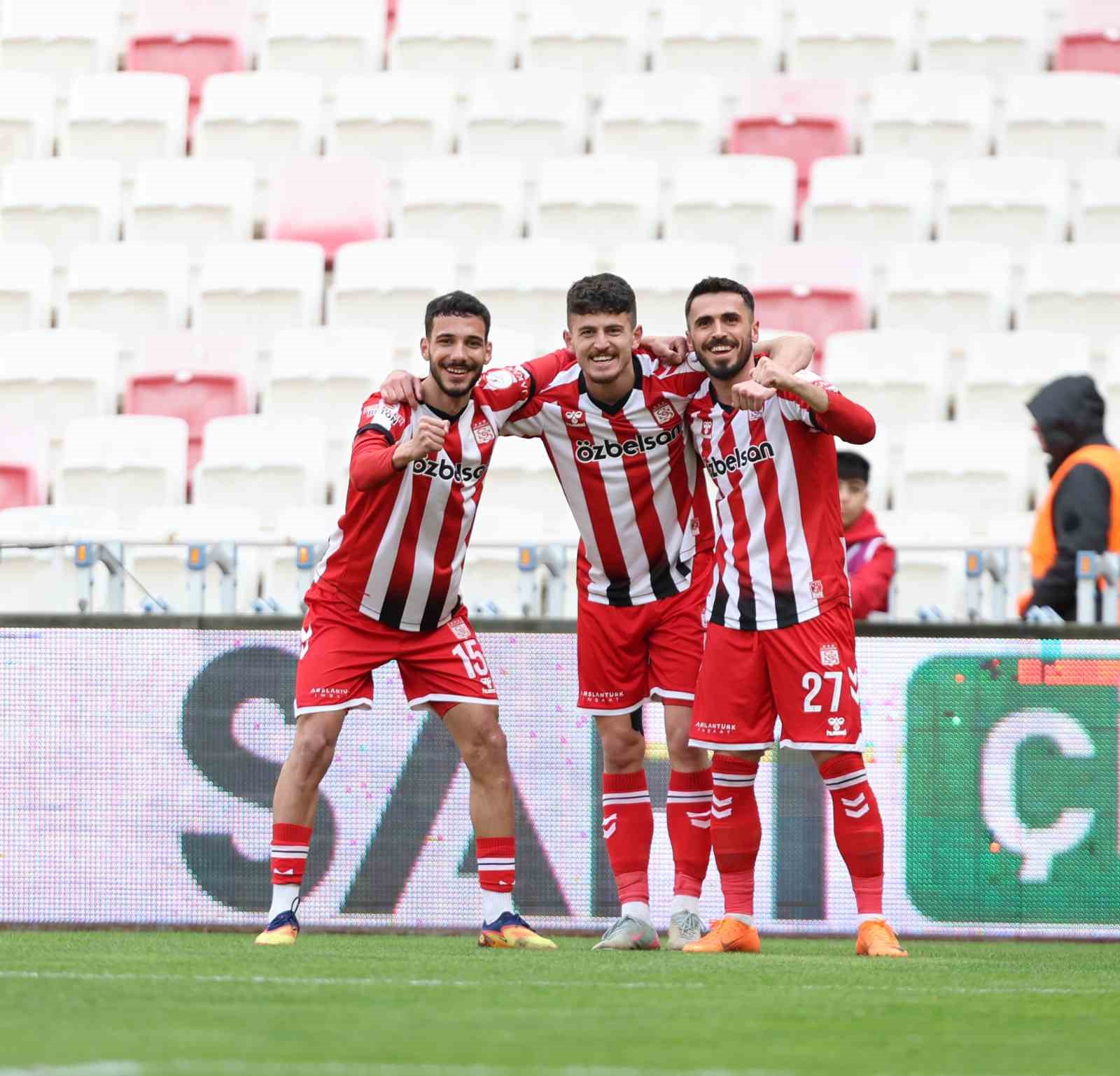 Sivasspor, Sakaryaspor’u Rahat Geçti: 4-1