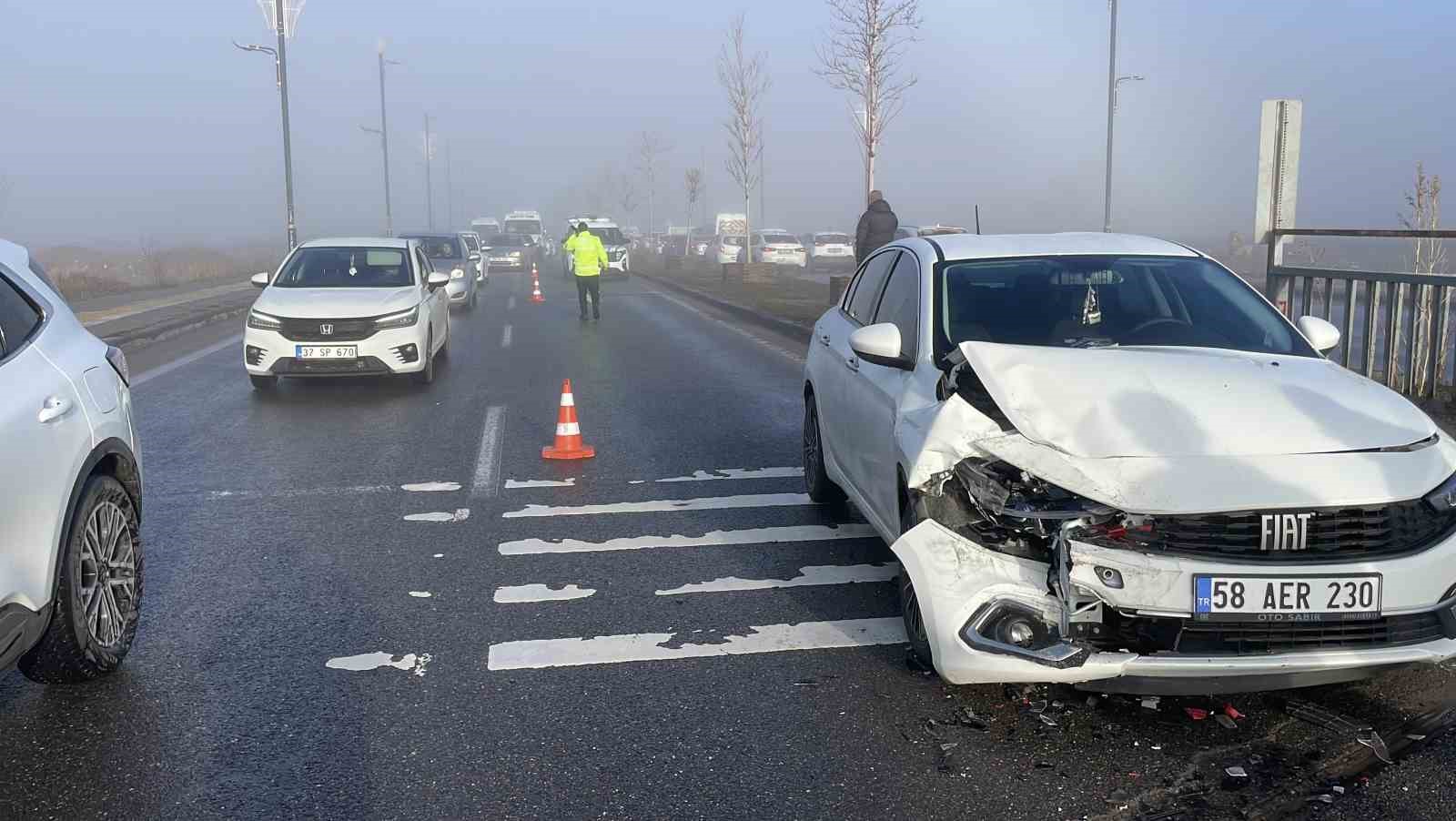 Sivas’ta Aşırı Sis ve Buzlanma Zincirleme Trafik Kazalarına Yol Açtı