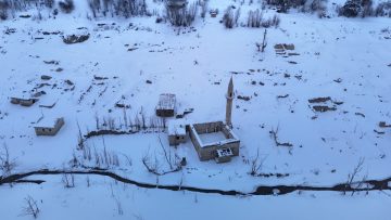 Sivas’ta Bir Köyün Su Altından Kar Altına Yolculuğu