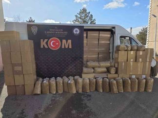 Sivas’ta Büyük Kaçakçılık Operasyonu: Tonlarca Tütün ve Yüzlerce Bin Makaron Ele Geçirildi