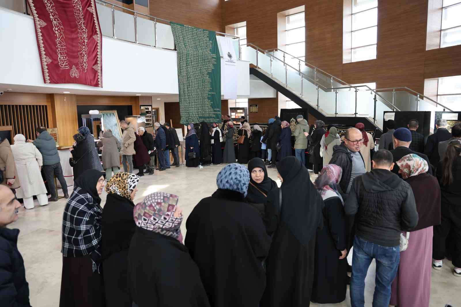 Sivas’ta Duyguların Sergisi: Mukaddes Emanetler Ziyaretçileri Bekliyor