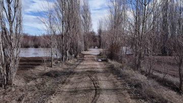 Sivas’ta Eriyen Karlar Köy Yolunu Sular Altında Bıraktı