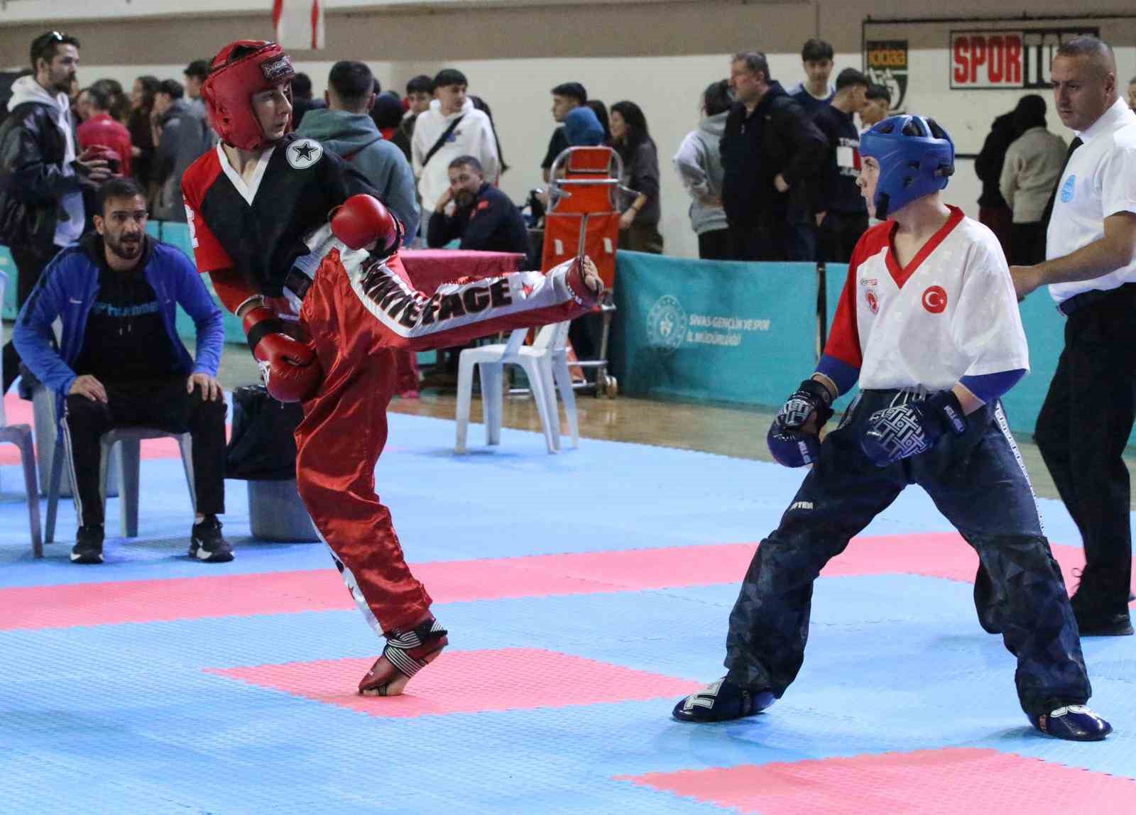 Sivas’ta Kick Boks Türkiye Birinciliği Heyecanı Başladı