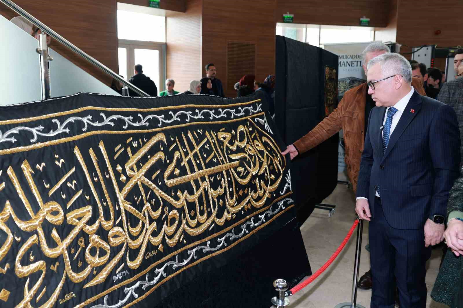 Sivas’ta Mukaddes Emanetler Sergisi Kapılarını Açtı