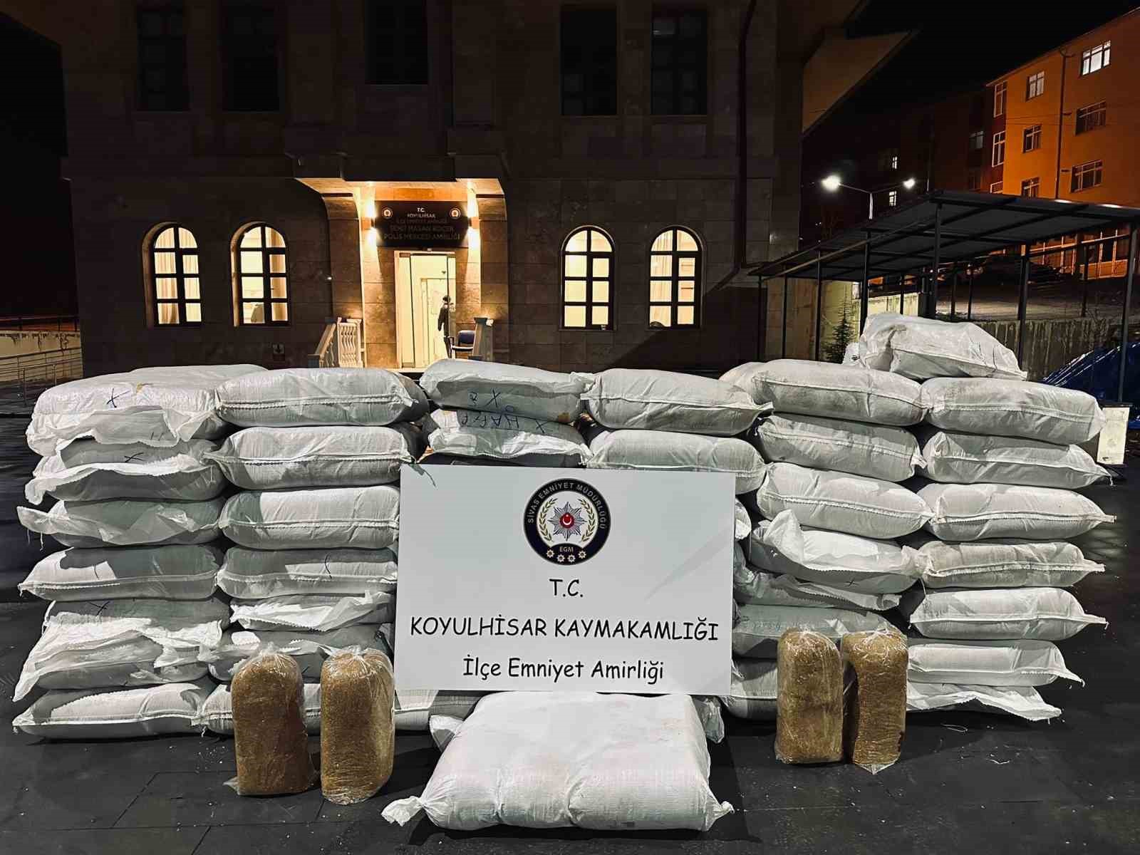 Sivas’ta Polis Operasyonu ile 1 Ton Kaçak Tütün Yakalandı