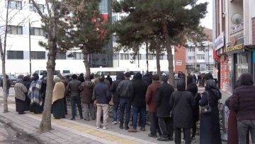 Sivas’ta Ramazan Öncesi ESK Satış Noktasında Büyük Yoğunluk