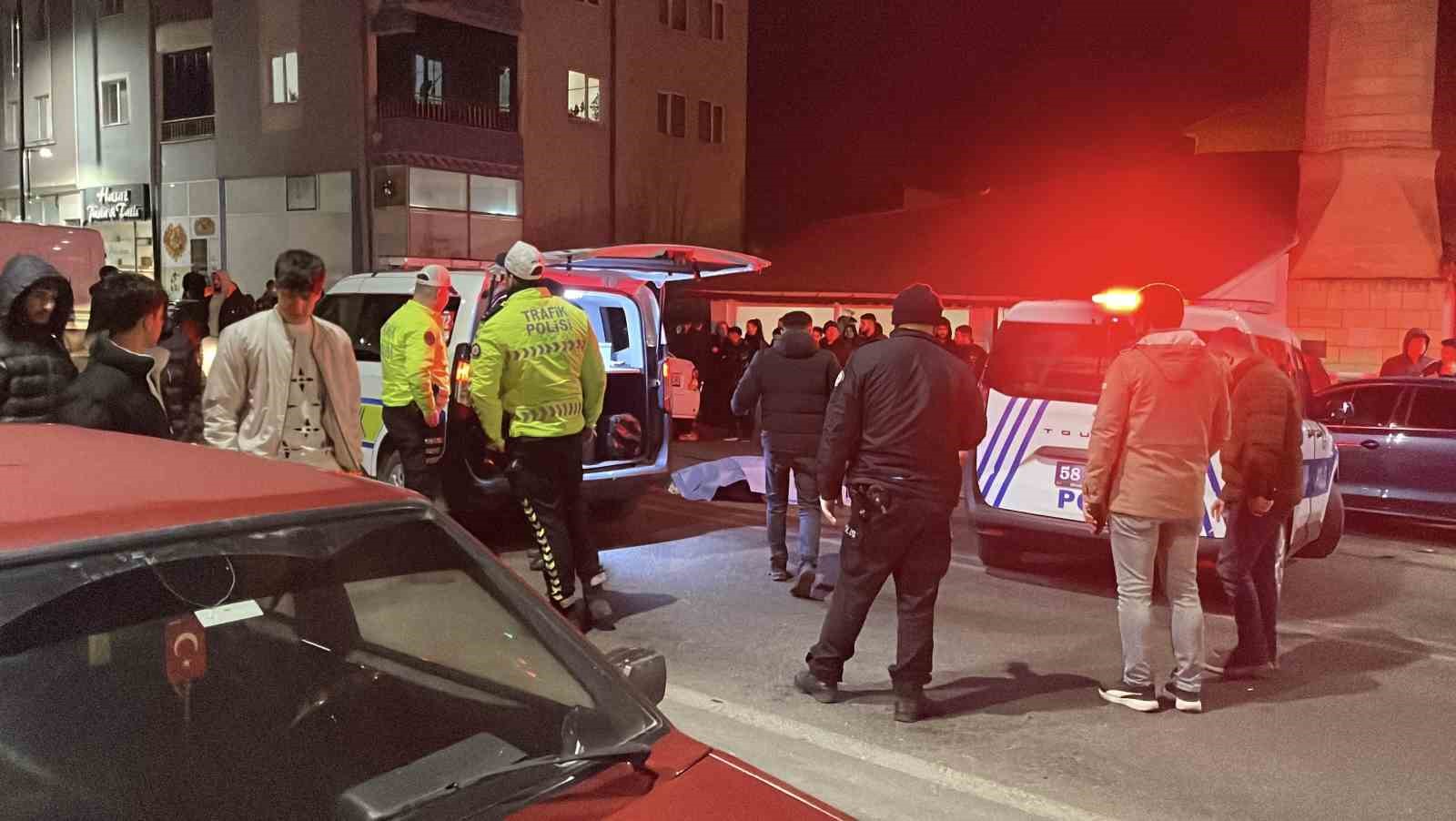 Sivas’ta Trajik Kaza: Teravih Namazına Giderken Otomobil Çarpması Sonucu Bir Kadın Öldü, Gelin Ağır Yaralandı