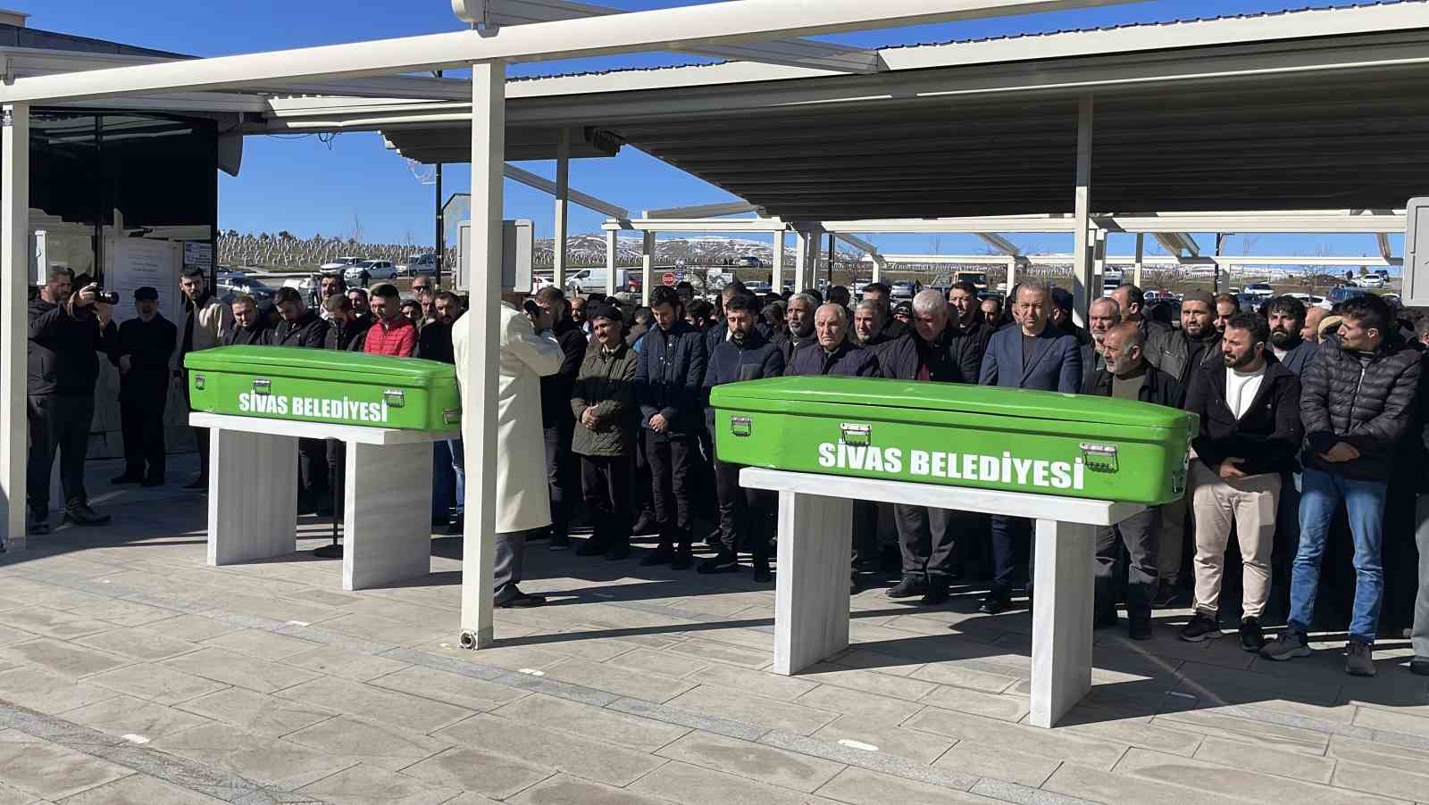 Sivas’ta Trajik Kaza: Teravih Yolunda Hayatını Kaybeden Gelin ve Kaynana Birlikte Son Yolculuğuna Uğurlandı