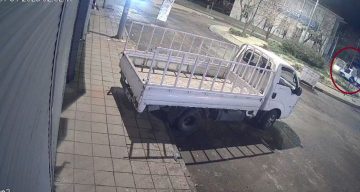 Tekirdağ’da Gece Yarısı Trafik Kazası: Kamyonet Taksi Durağına Çarptı ve Kaçtı