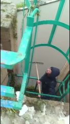 Yıldızeli’nde Köy Sakinleri DSİ’nin Yerine Geçti: Baraj Kapaklarını Kendileri Temizledi