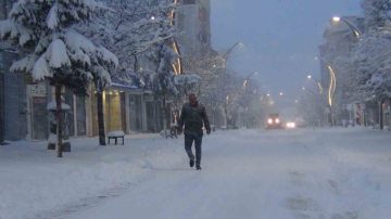 Yoğun Kar Yağışı Nedeniyle Türkiye Genelinde Okullar Tatil Edildi