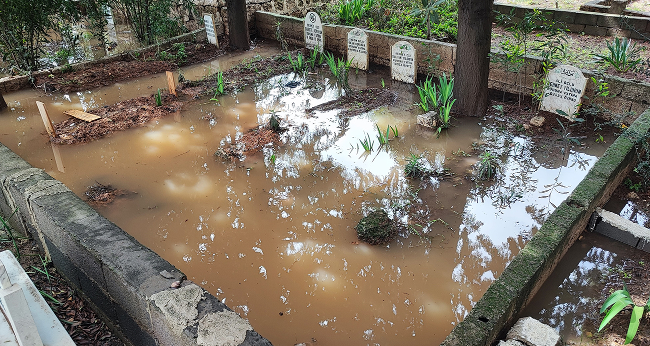 Adana Kürkçüler Mezarlığı Yağışlarla Sular Altında