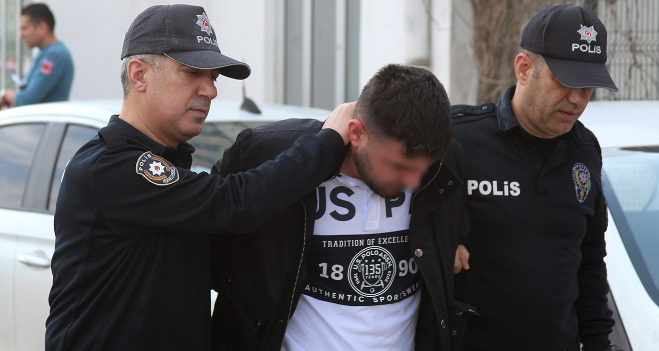 Adana’da Trafikte Tehlikeli Manzaralar: Ayakla Direksiyon Kullanma Cezalandırıldı