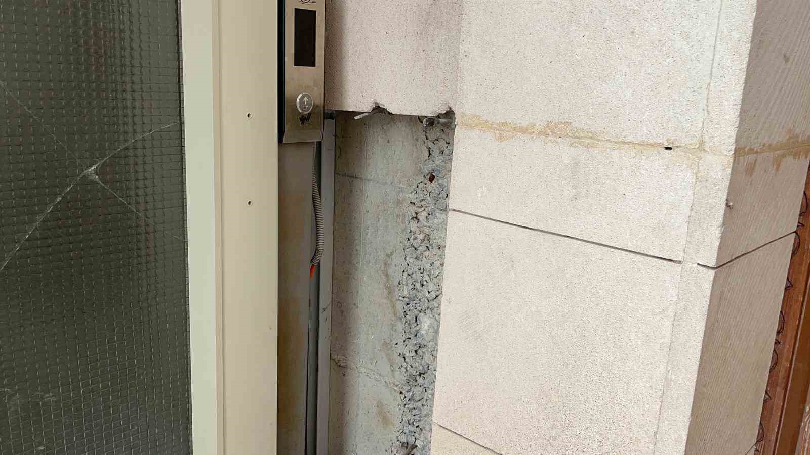 Adilcevaz Fatih Camii’ne Saygısız Saldırı: Halılara Zarar Verildi