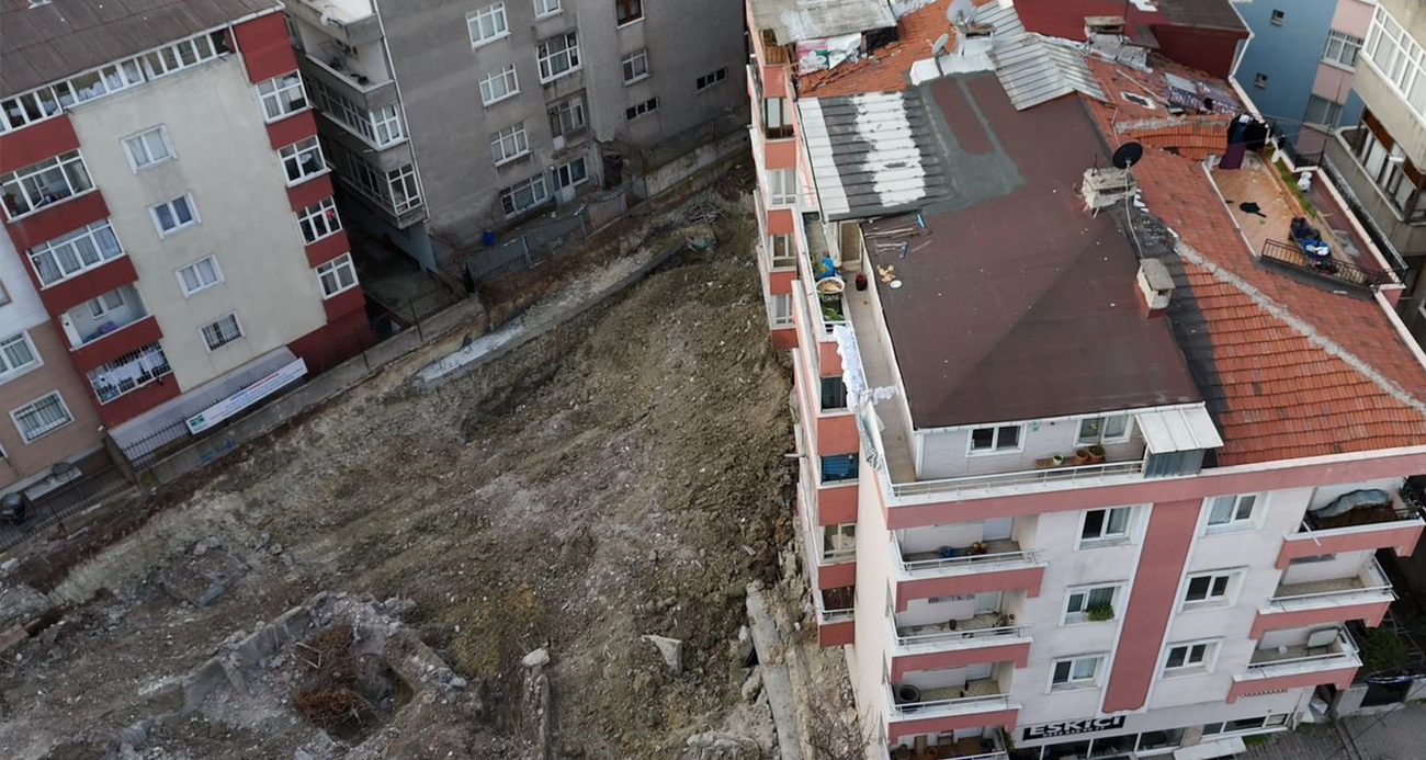 Bahçelievler’de Temel Kayması Sonucu Tahliye Edilen Bina Havadan İncelendi