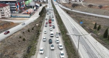 Bayram Yoğunluğu Başladı: Kilit Noktalarda Trafik Sıkışıklığı