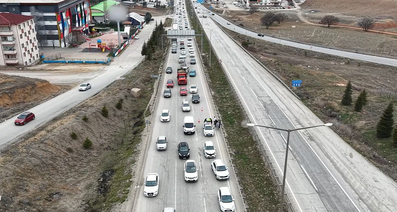 Bayram Yoğunluğu Başladı: Kilit Noktalarda Trafik Sıkışıklığı