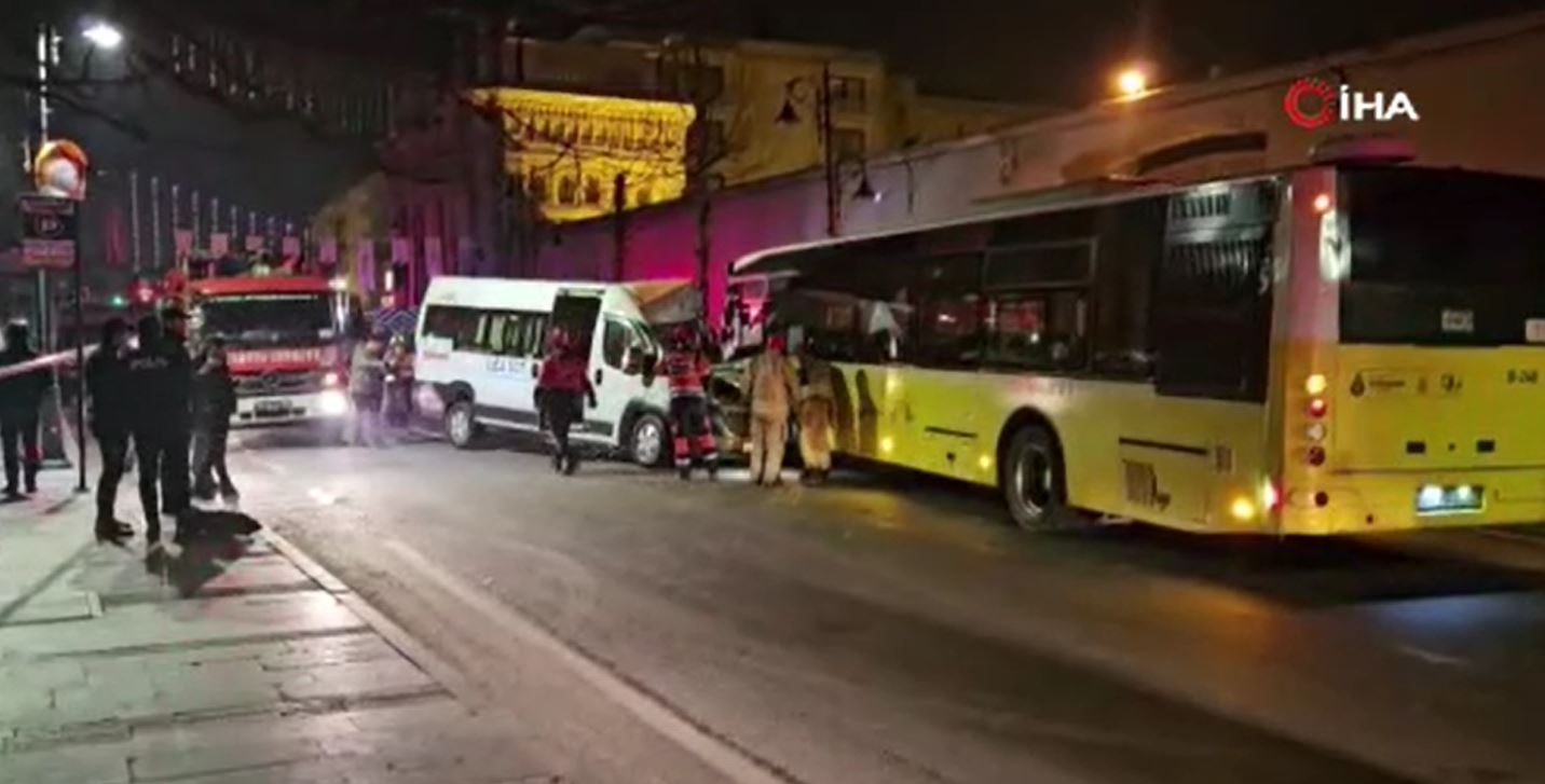 Beşiktaş’ta Ciddi Trafik Kazası: Servis Minibüsü ve İETT Otobüsü Çarpıştı