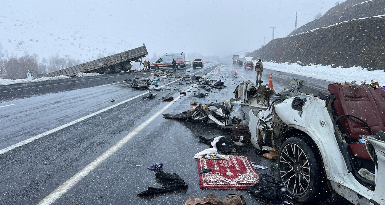 Bitlis Tatvan’da Korkunç Trafik Kazası: 2 Ölüm, 5 Yaralı