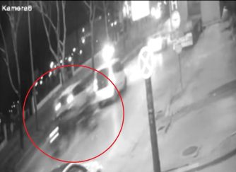 Bursa Osmangazi’de Gece Yarısı Meydana Gelen Trafik Kazası Güvenlik Kamerasında