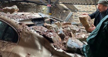 Bursa’da Şiddetli Yağış Sonrası İstinat Duvarı Çöktü: Üç Lüks Araç Hasar Aldı