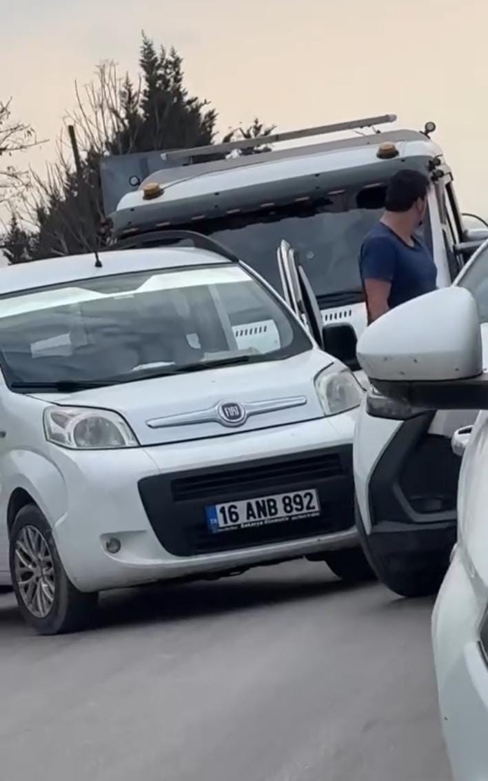 Bursa’da Trafikte Yol Verme Meselesi Kavgaya Dönüştü