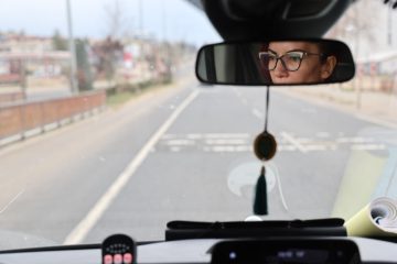 Diyarbakır’ın Cesur Kadını: Tek Kadın Ambulans Şoförü Olarak Hayat Kurtarıyor