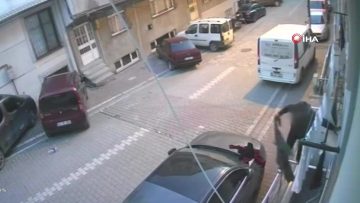 Esenyurt’ta Bir Bina Önünde Elbiseleri Çalan Şahıs Güvenlik Kamerasına Yakalandı