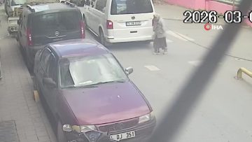 Fatih’te Geri Manevra Yapan Minibüs Yaşlı Kadını Ağır Yaraladı