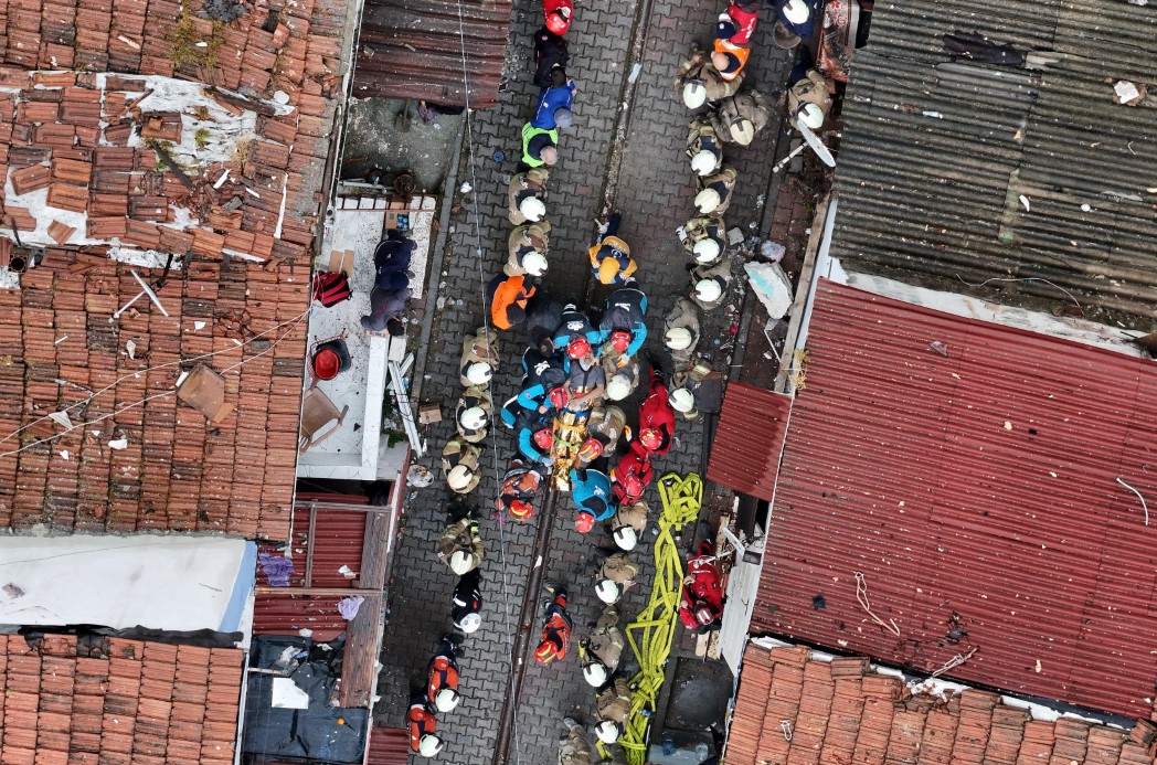 Fatih’te Meydana Gelen Bina Çökmesinde 1 Kişi Hayatını Kaybetti