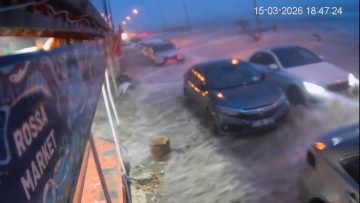 Hatay Samandağ’da Fırtına Denizi Taşırdı, İş Yerleri Hasar Gördü