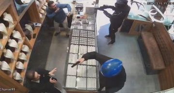 İstanbul Sultangazi’de Kuyumcu Soygunu Girişimi ve Çatışma Anı Kamerada