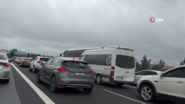 İstanbul’da Bayram Dönüşü Trafik Yoğunluğu Başladı