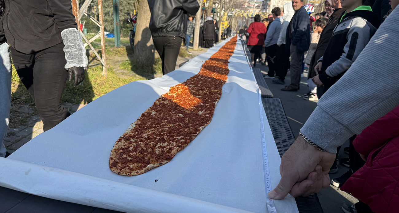 İstanbul’da Lahmacun Şov: 63 Metre ile Guinness Rekorlar Kitabı’na Giriş Yaptı