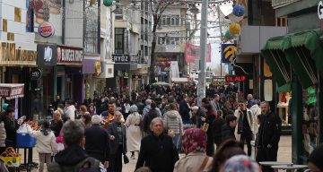 İzmit’te Bayram Alışverişi Yoğunluğu: Cadde ve Sokaklar Doldu Taştı