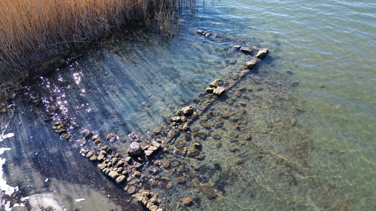 İznik Gölü’nde Su Seviyesi Düştü, Tarihi Yapı Ortaya Çıktı