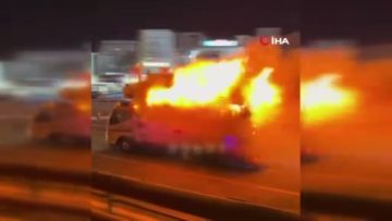 Japonya’da Yanan Kamyonet İtfaiye İstasyonuna Sürüldü