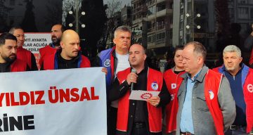 Karşıyaka Belediyesi Önünde Maaşlarını Alamayan İşçilerden Protesto