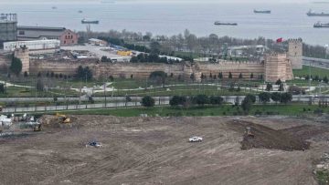 Kazlıçeşme Meydanı’nda Molozlar Temizleniyor