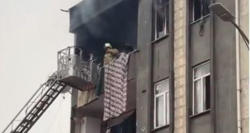 Küçükçekmece’de Yükselen Alevler Büyük Panik Yarattı