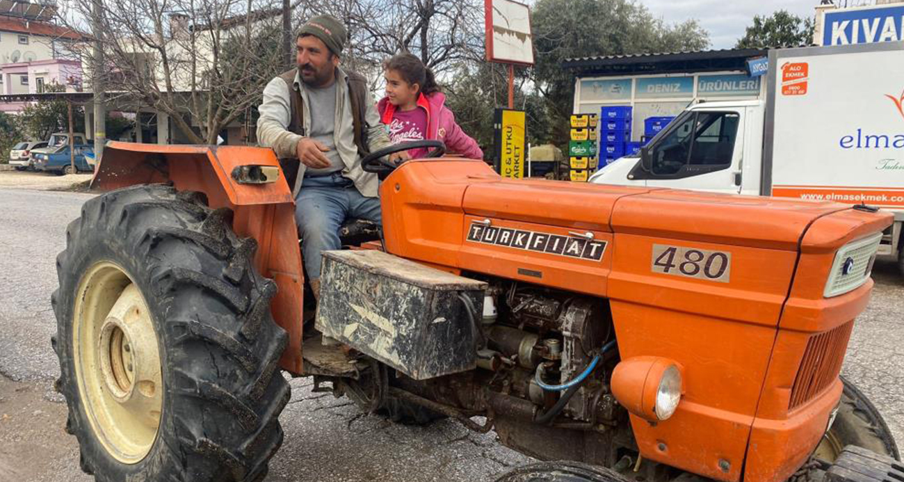 Manavgat’ta Okul Servisi Sıkıntısı: Vatandaşlar Çareyi Traktör ve Motosiklette Buldu